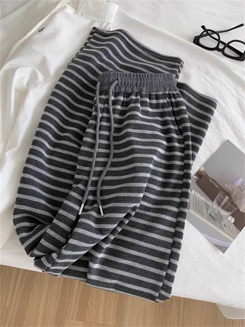 

Женские черно-серые полосатые брюки палаццо в пол - Весна/Лето 2025, стройнящий свободный крой Large белый/чёрный