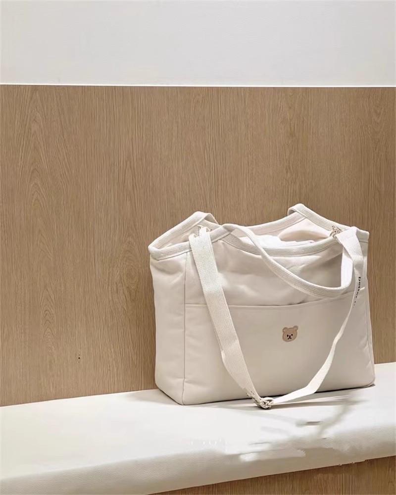 

2025 Korean Style Multifunctional Mummy Tote: Handheld, Crossbody, and Lightweight for Outings 38x15x27 cm вершковий/білий