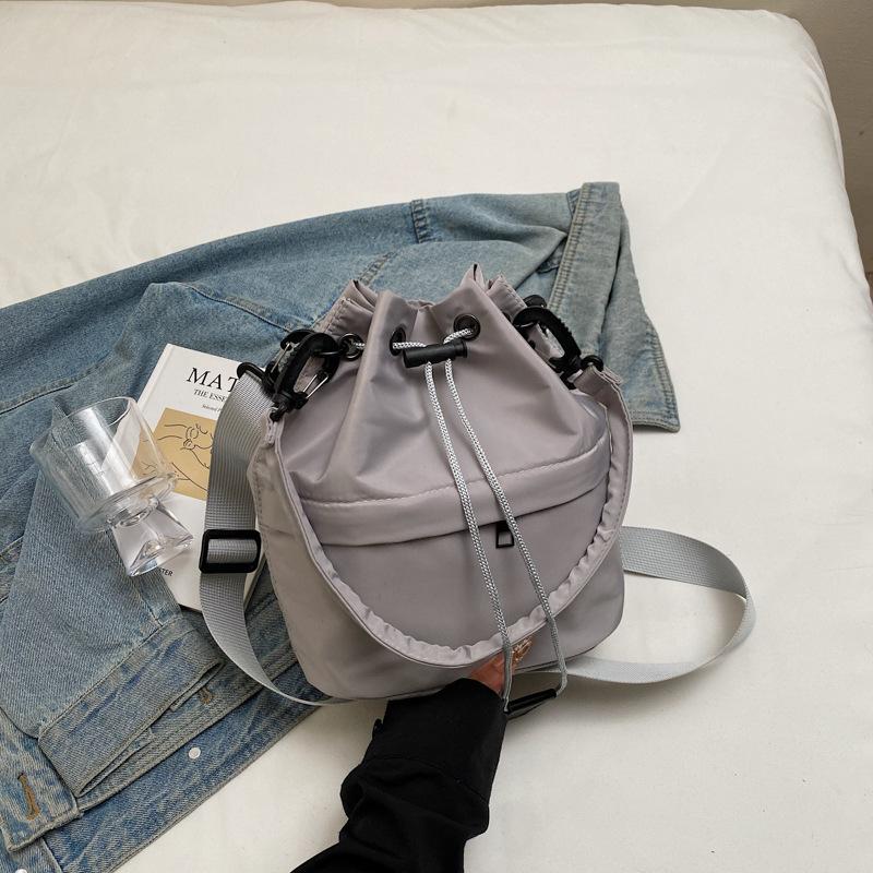Large-capacity casual bucket bag women's 2025 new casual messenger bag foreign personality lightweight shoulder armpit bag