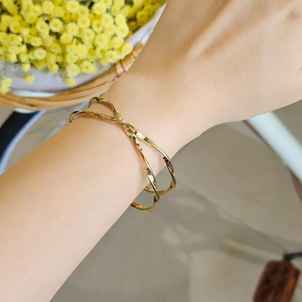 

Women s Daily Accessory Sari Dot Cross Bracelet Silver