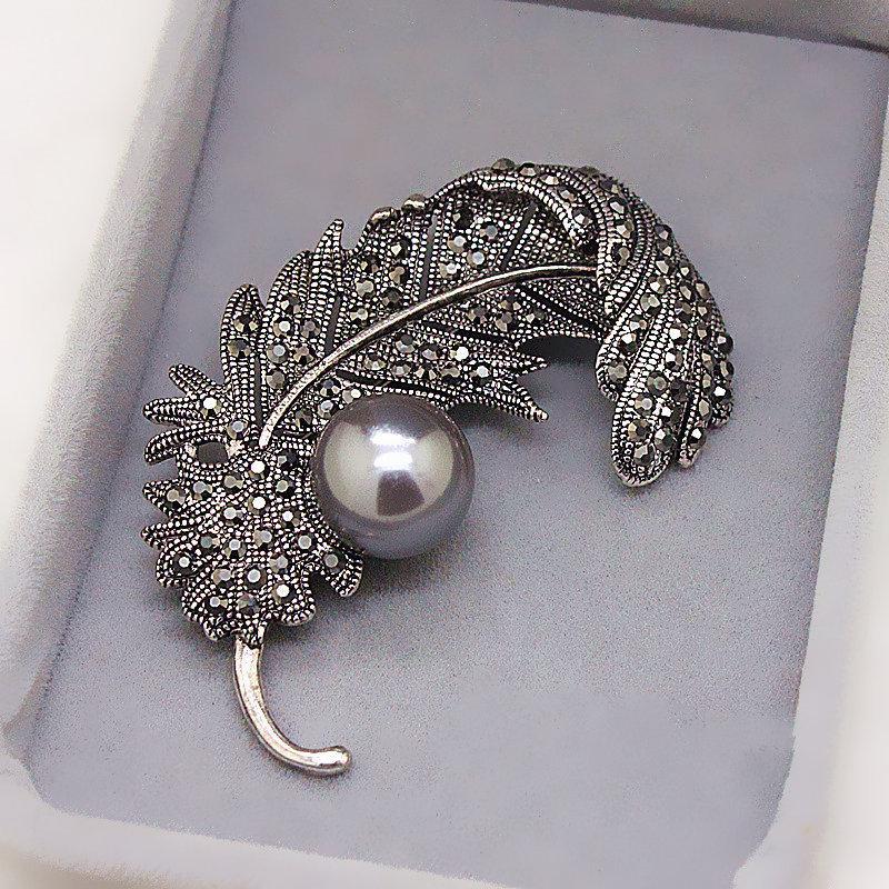 Vintage Black Feather Lapel Pin - Exquisite Suit & Clothing Accessory Zhenyao Jewelry