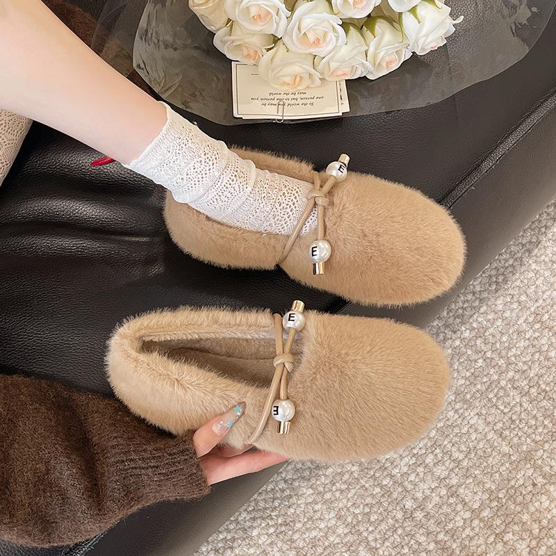Women wearing Mao Mao shoes outside 2025 autumn and winter new late evening wind pedal warm soft-soled Doudou shoes women's flat cotton shoes