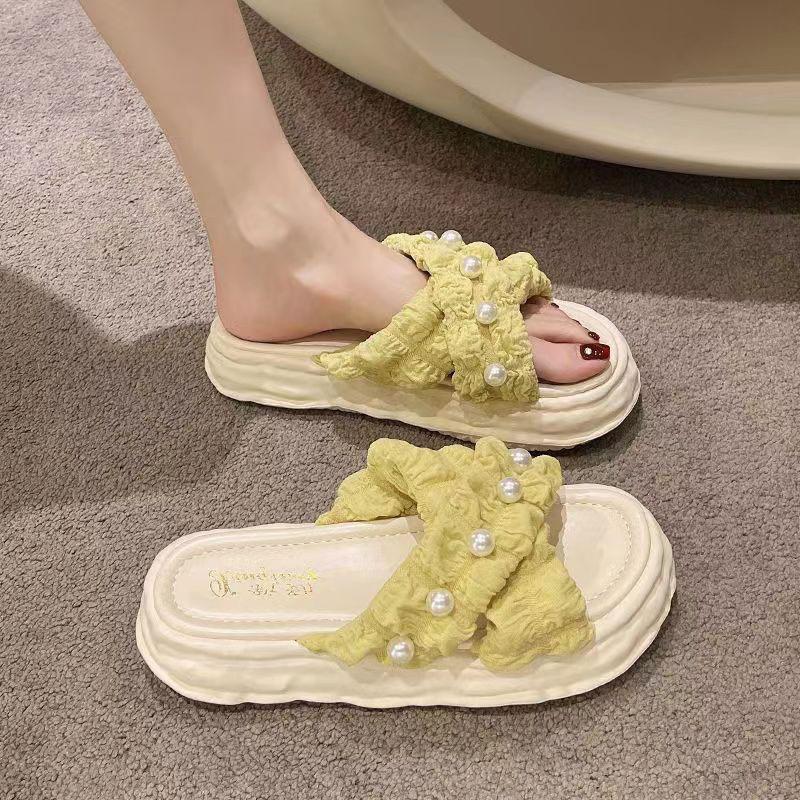 2025 New Fairy Style Sponge Cake Thick Soled Dissolved Shoes for Beach and Beach, Ins Pearl Cool Slippers for Women's Outdoor Wear