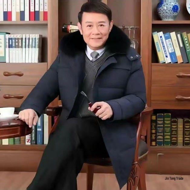 Pánská zimní péřová bunda střední délky s huňatou kapucí a kožíškem – Teplá, volný střih, velká velikost