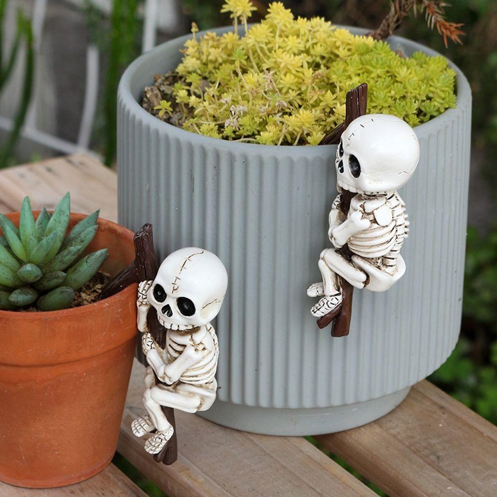 2Pcs Unique Skeleton Figurine Resin Halloween Skeleton Decor Outdoor Courtyard
