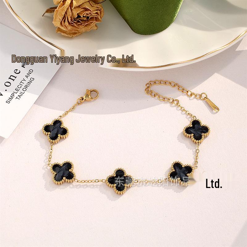 Náramek čtyřlístek, oboustranný šperk na ruku, titanová ocel tónovaná 18K zlatem, dlouhotrvající barva, všestranný šperk.