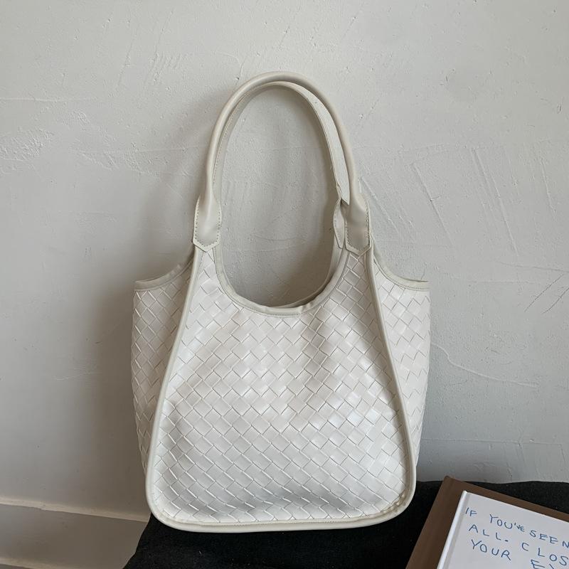 Retro Woven Bag Women's Large-capacity New Autumn and Winter Casual Shoulder Bag Textured Commuter Tote Bag