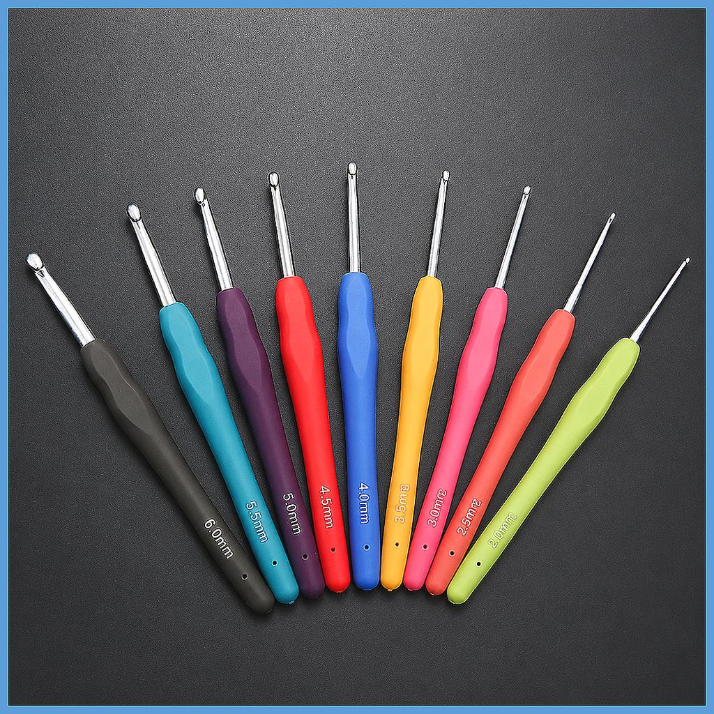 11PCS 1.1mm Aluminum Crochet Hooks Set, DIY Knitting Needles with Soft Rubber Grip Cushioned Handles, Colorful Ergonomic Croc