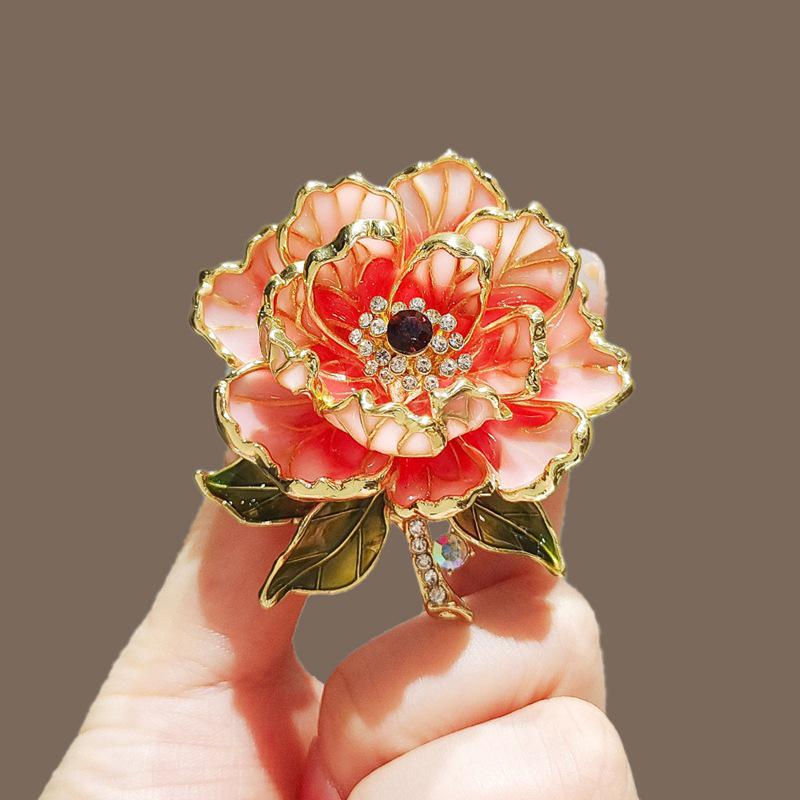 Vintage Peony Pearl Fan Brooch: Elegant Retro Flower Pin for Women’s Suits