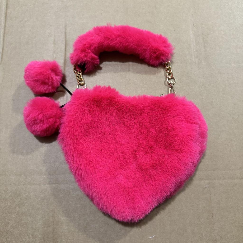 E-commerce, New Handbag Bag, Plush Love Bag, Portable Peach Heart Bag, Chain Bag, Shoulder Messenger Bag.