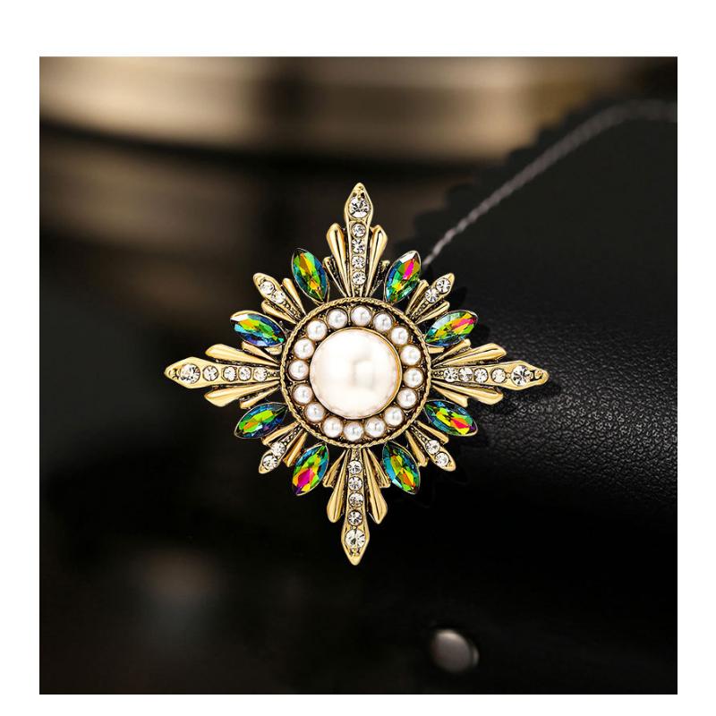 Sunflower High-end Fashion Retro Cardigan Accessories Brooch