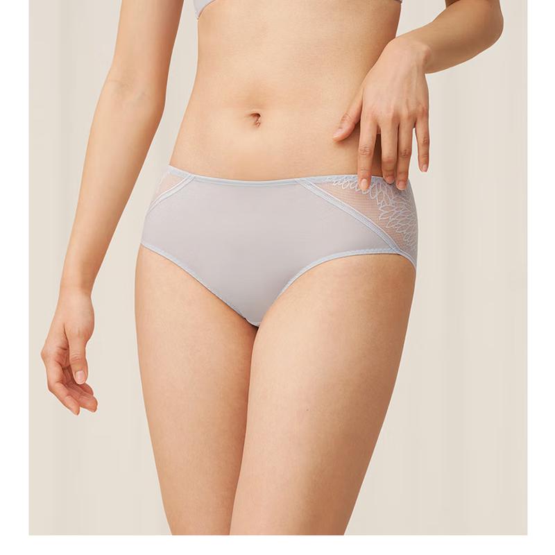 

Triumph Women s Style Vine Leaf Lace Mid-Waist Hipster Panties E004046 M