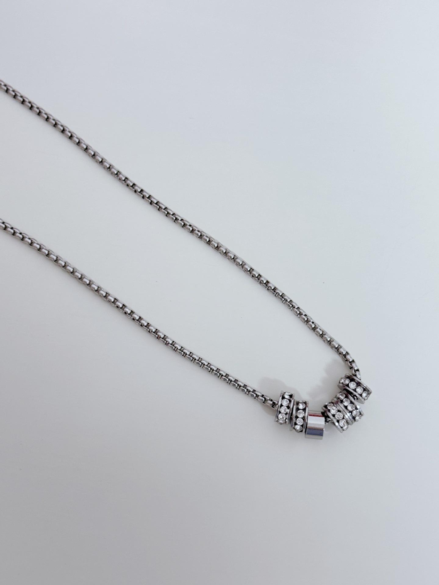 

Мужская и женская одинаковая подвеска-ожерелье с кольцом-флеш-даймондом, холодный стиль, легкая роскошь, нишевый дизайн, модная универсальная цепочка на ключицы, подчеркивающая темперамент