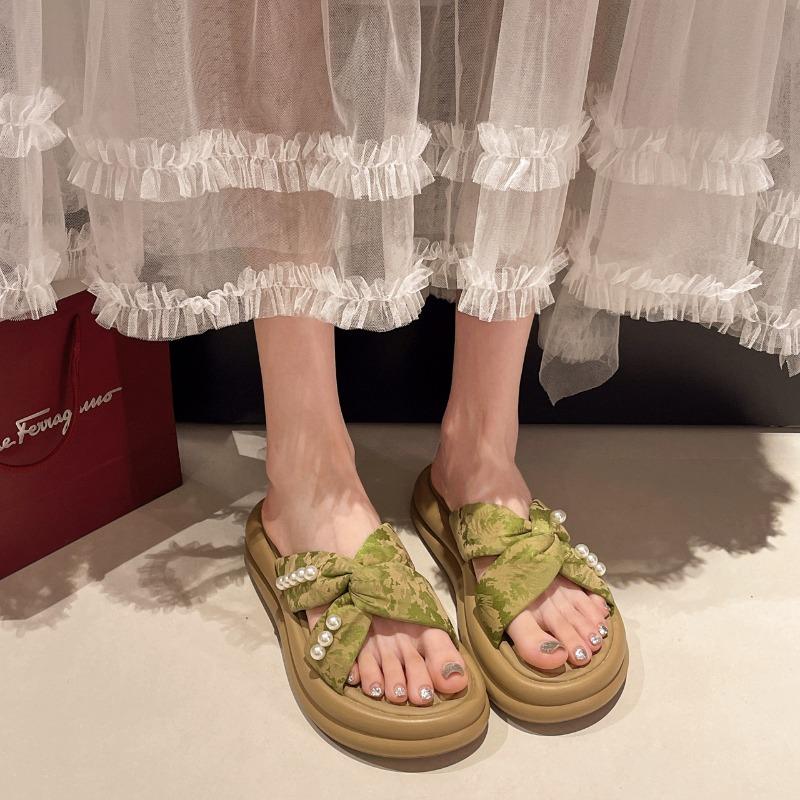 Muffin thick-bottomed cool slippers for women summer new fashion pearl cross-strap beach slippers for women 40 зелёный 2590₽