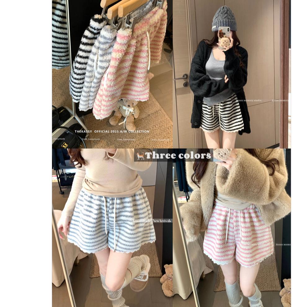 Rosa gestreifte Woll-Wintershorts für Damen mit Spitzenbesatz – hoher Bund, gerades Bein, A-Linien-Schnitt
