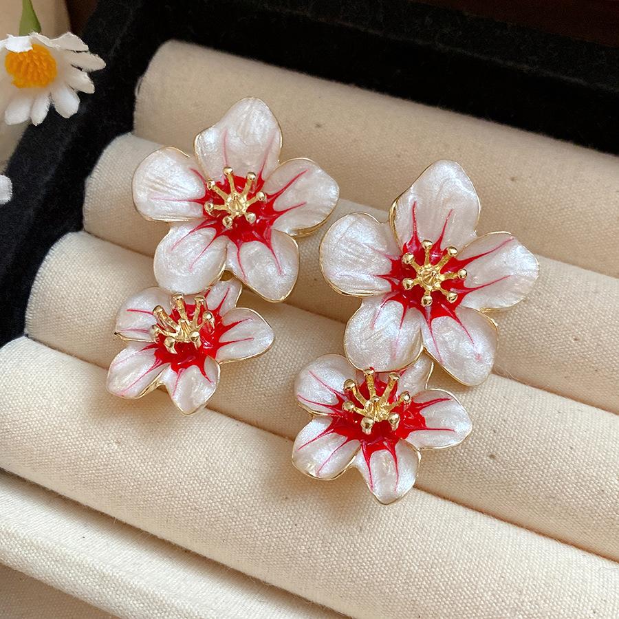 

European and American retro silver needle dripping flower simple and fashionable earrings sweet small fresh earrings light luxury high-end earrings