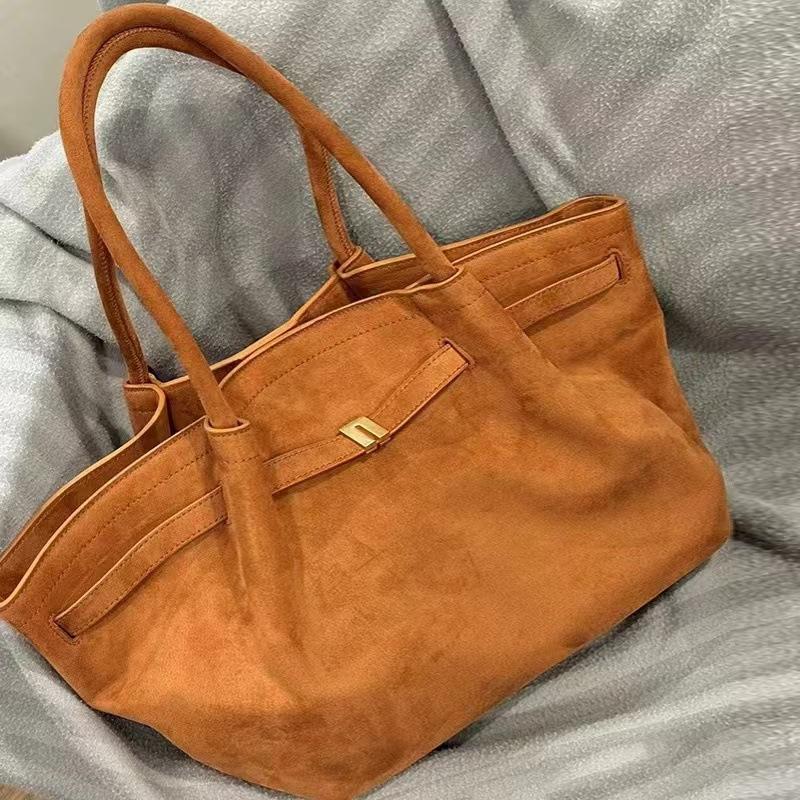 Large Capacity Tote Bag Women's 2024 New High-end Commuting Lazy Wind Single Shoulder Dumplings Large Bag Computer Bag