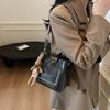 Niche design bag women pu new popular small square bag messenger bag retro versatile portable bucket bag