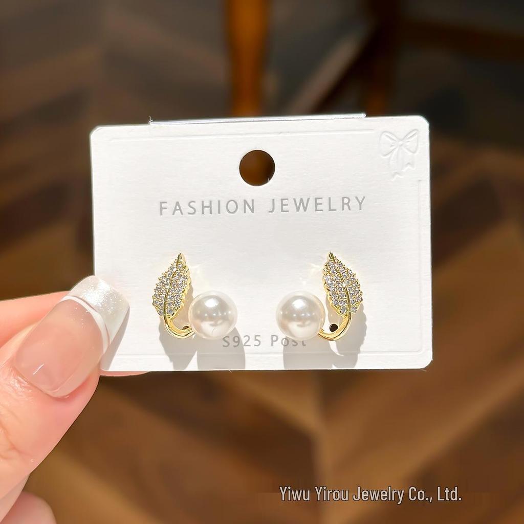 Exquisite French Pearl Leaf Stud Earrings: Elegant & Luxurious Retro Design