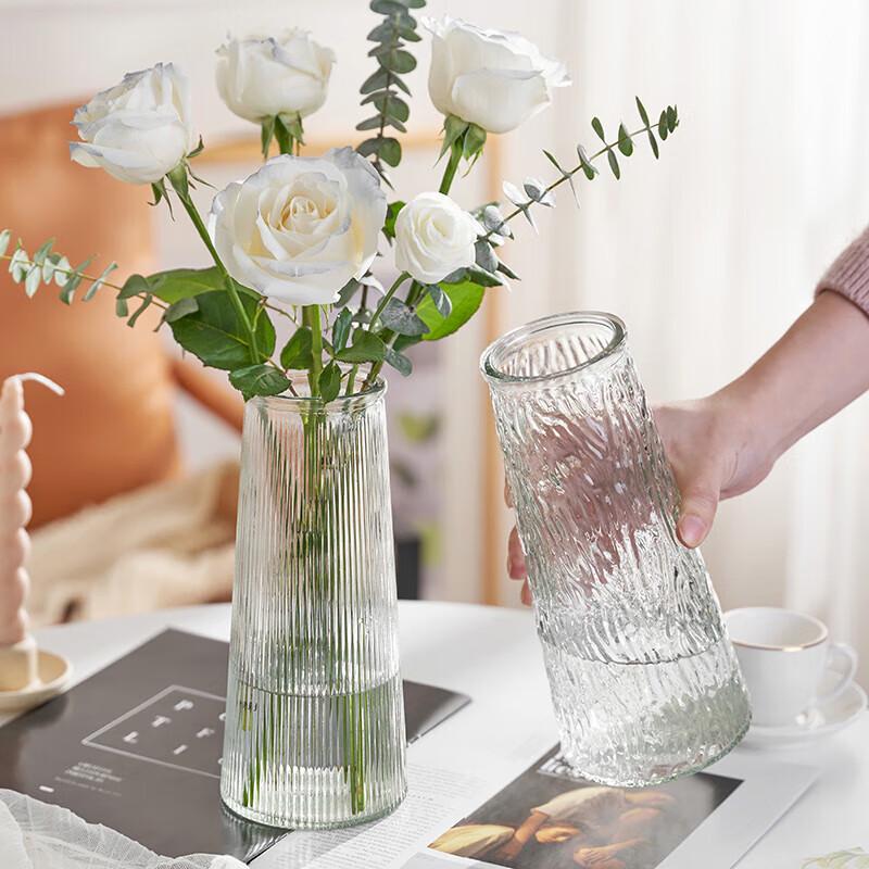 Dekorative Glasvasen für Blumenarrangements