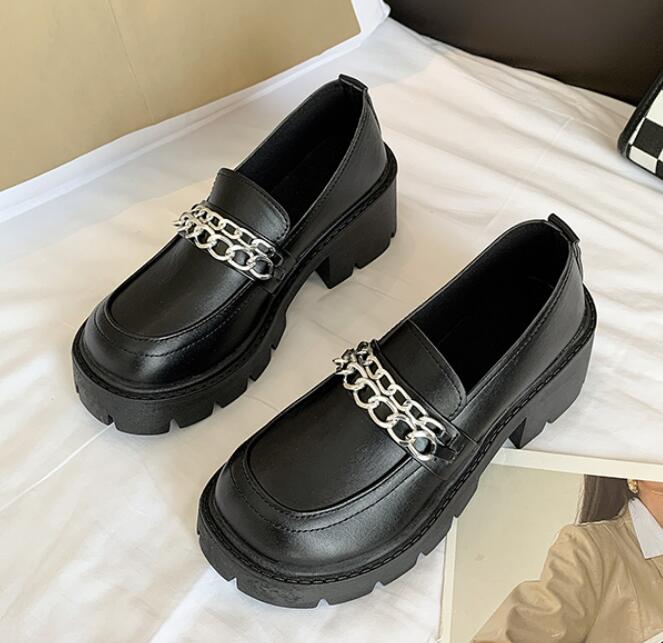 

Модные туфли на платформе из лакированной и матовой кожи, женские туфли на плоской подошве, каблук 6 см, резиновые мокасины, роскошные кеды с цепочкой, женские оксфорды, кроссовки-бублики JK 5