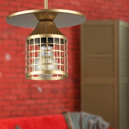 

Бесплатная одиночная люстра упала