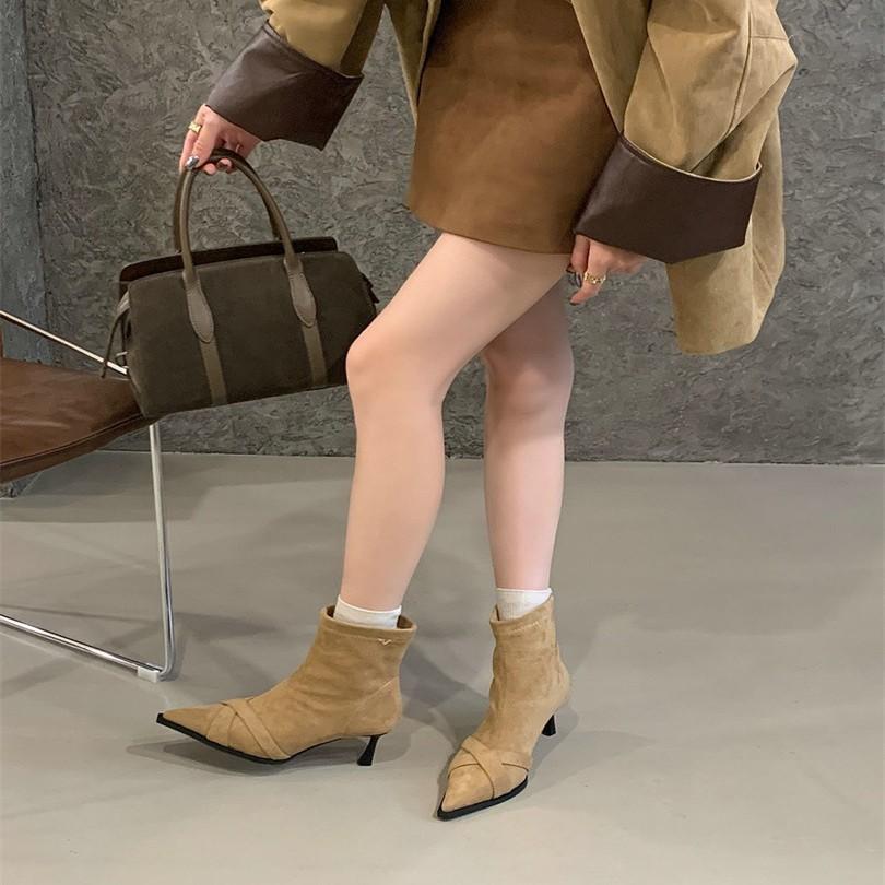 French retro pointed heel elastic thin boots women's 2025 autumn and winter new niche fashion versatile sleeve short boots
