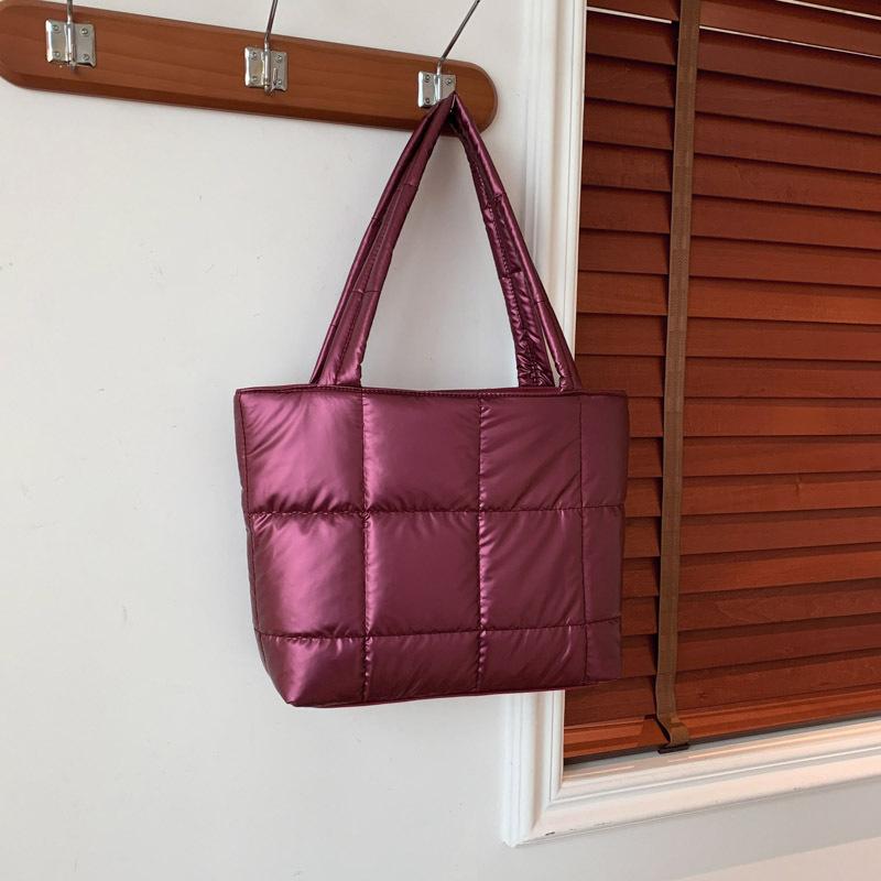 

Make-up class large-capacity fashion Korean version shoulder bag women s 2025 temperament simple underarm bag casual bag tote bag tide червоний