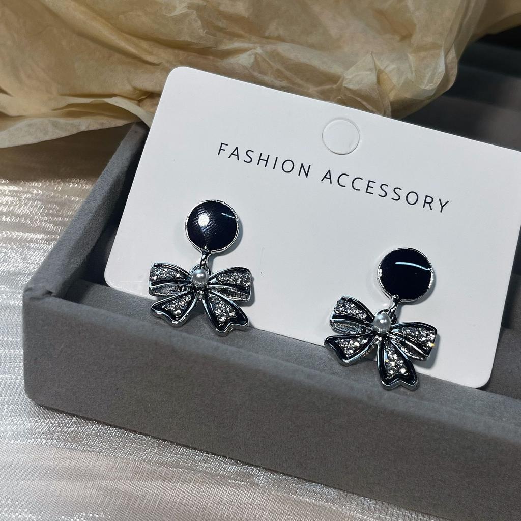 Bow High-end Temperament Black Simple Jewelry Stall Versatile Stud Earrings Exquisite Temperament