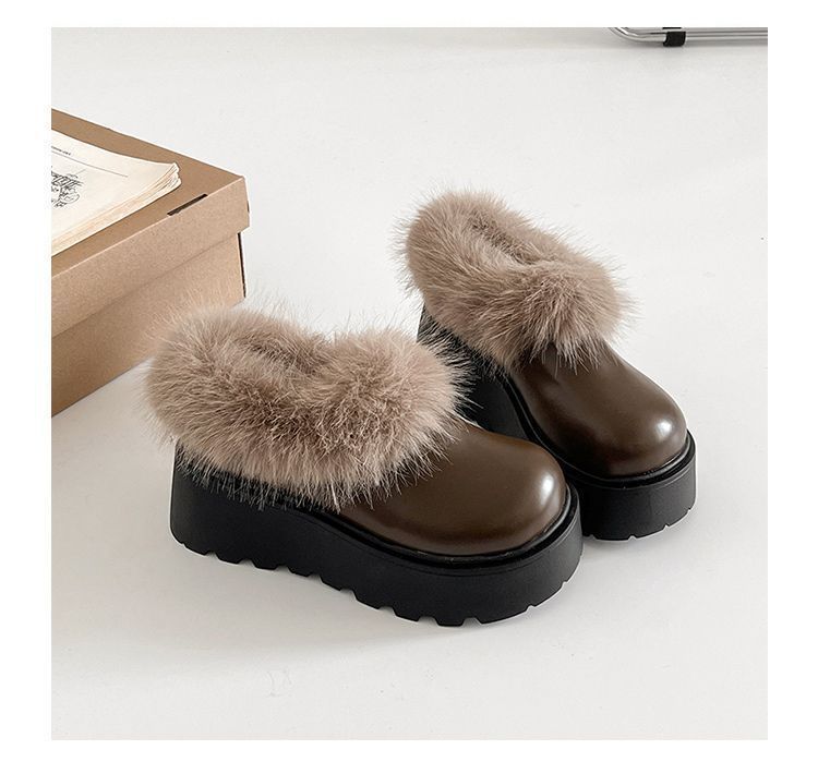 

Женские хлопковые туфли 2025 Зима Новые Теплые Утолщенные Удобные Плюшевые Туфли Увеличение Роста Уличные Нескользящие Полутапочки 35 коричневый