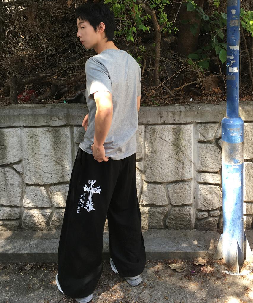 FUZZY SCAN Gothic Line Cross-Curved Balloon Pants Black