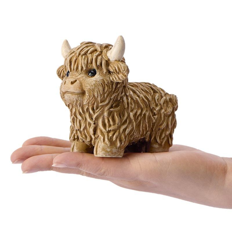 Niedliche schottische Hochlandkuh Harzstatue Simulation kleine Kuh Ornament Handwerk nordische Heimfestdekoration Geschenk Ornament