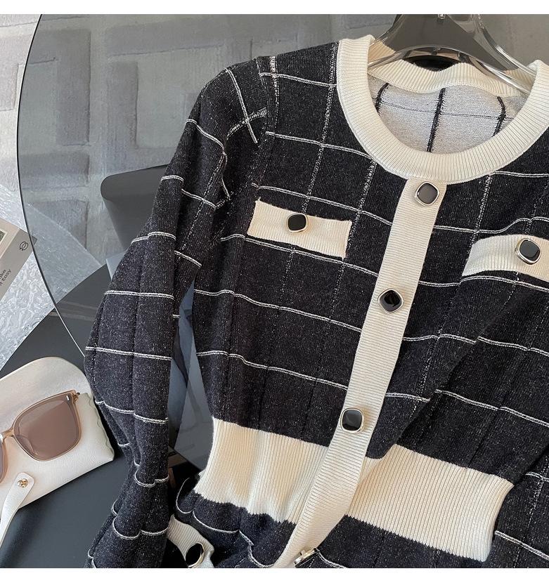 Mid-Length Winter Woolen Dress: French Hepburn Style Knit for Layering