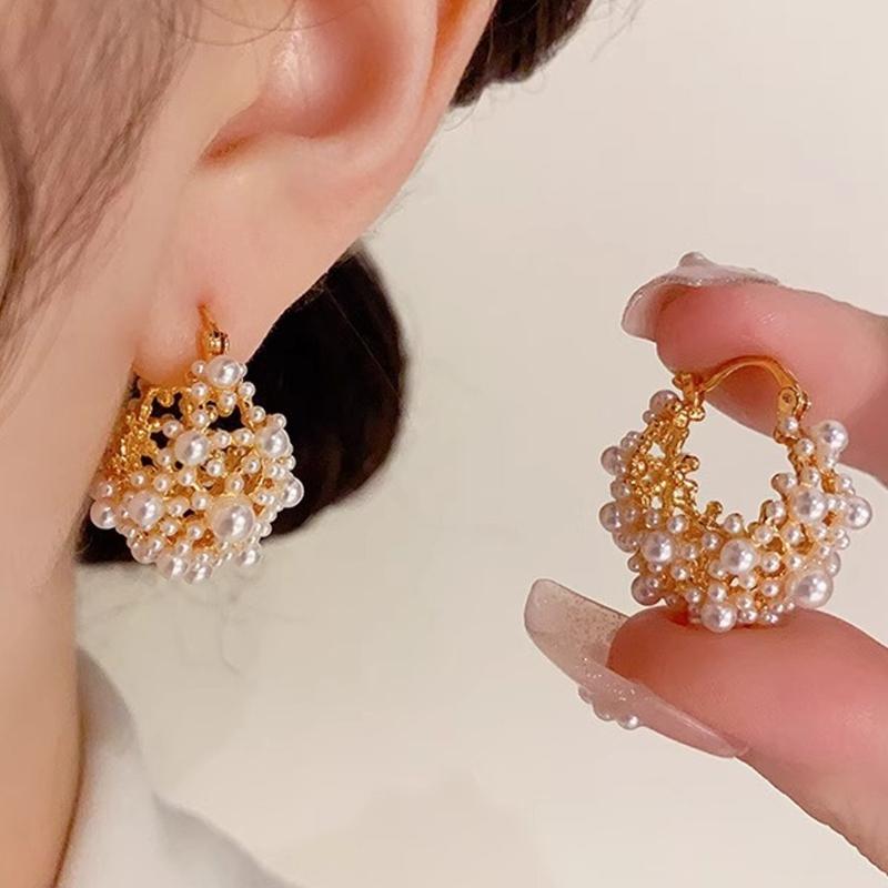 Fashionable and Luxurious Temperament, Imitation Pearl Irregular Hanging Earrings, Suitable for Women's Daily Party