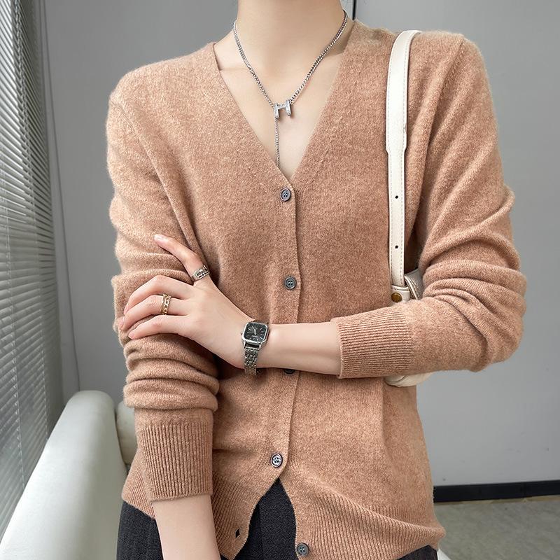Autumn/Winter 2023 Women's Pure Wool Knit Cardigan Coat with V-Neck and Long Sleeves.