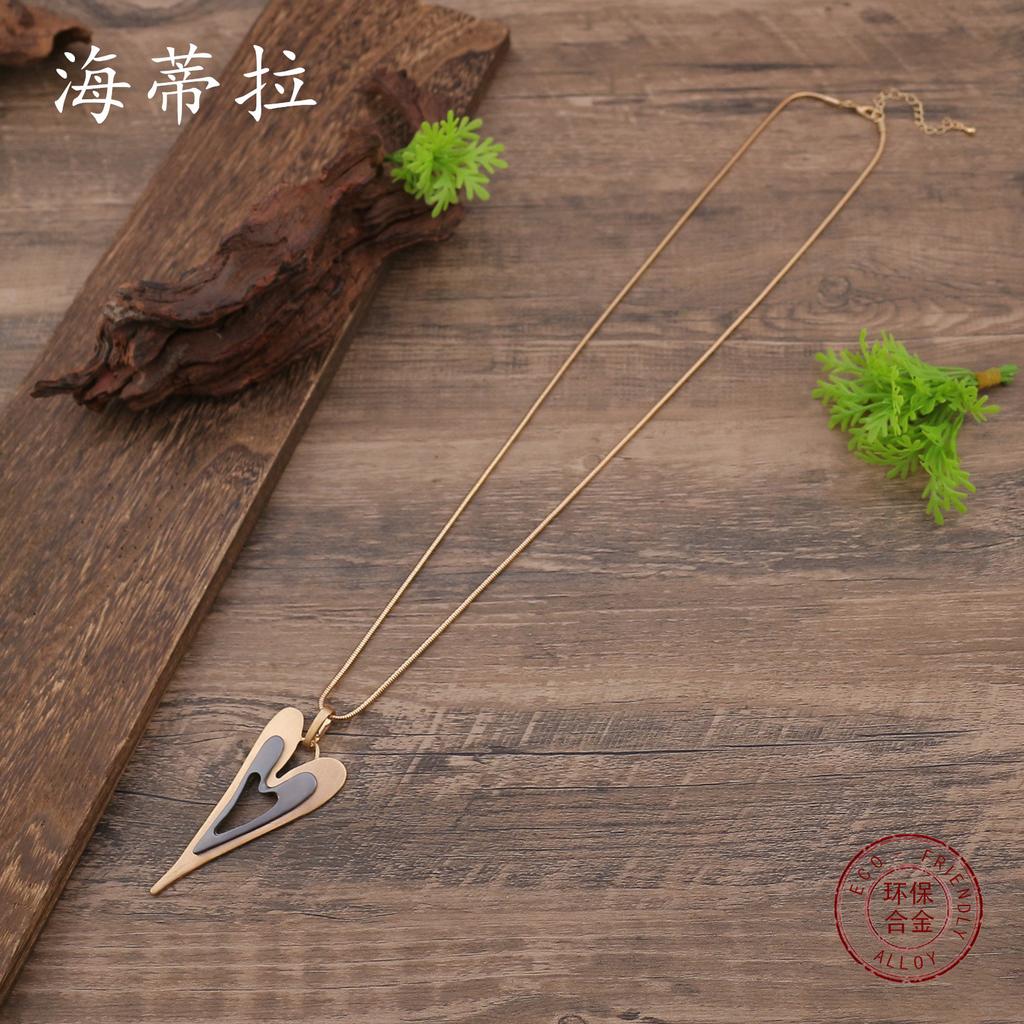 New hollow brushed heart long pendant, women's personalized gun black gold brushed heart long necklace