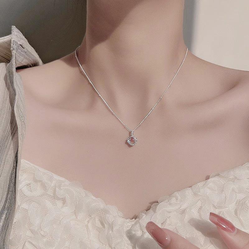 S925 Sterling Silver Moonstone Round Pendant Necklace for Women - Elegant Niche Design with Flower Collarbone Chain