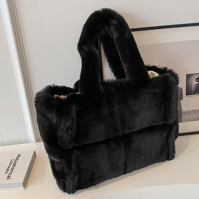 Large Capacity Plush Shoulder Bag 2023 New Autumn Winter Simple Tote Bag чёрный
