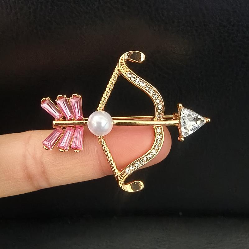 Red Heart Rhinestone Brooch - Cupid Arrow Design Lapel Pin for Valentine's Day and Daily Wear