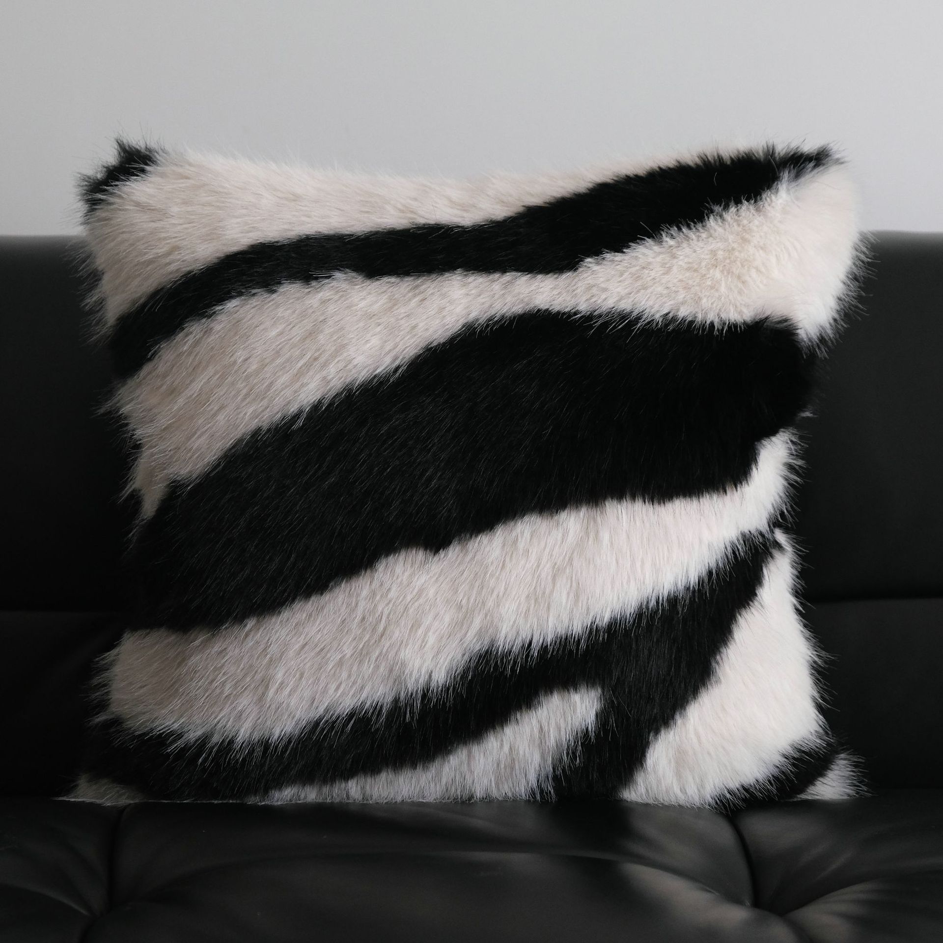 

ins wind imitation mink pillow cover plush sofa black and white pillowcase simple striped living room display cushion cover 45X45Cm pillowcase