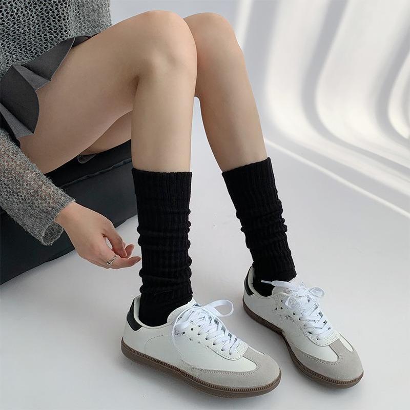 Ladies Autumn and Winter Warm Simple Retro Knitted Solid Color Pile Socks