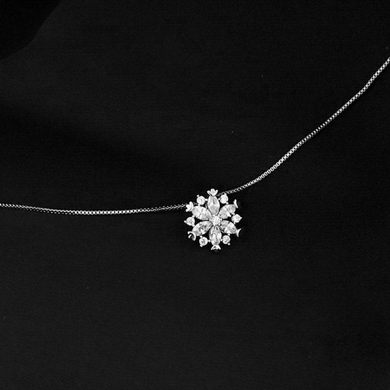 Snowflake necklace female collarbone chain ins simple and versatile niche design girlfriend duo