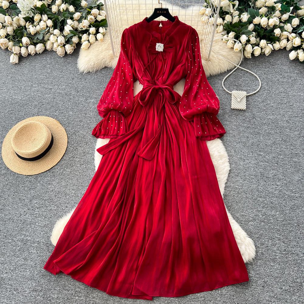 

Elegant Rhinestone-Inlaid Blue Pleated Long Dress with Tie Waist, Long Sleeves, and Slimming Mature Style for Women. One Size красный