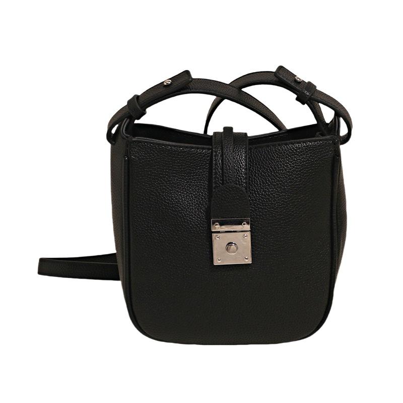 

Light luxury high-end handbag summer new fashion versatile women s bag handbag shoulder bag messenger bag One Size чорний