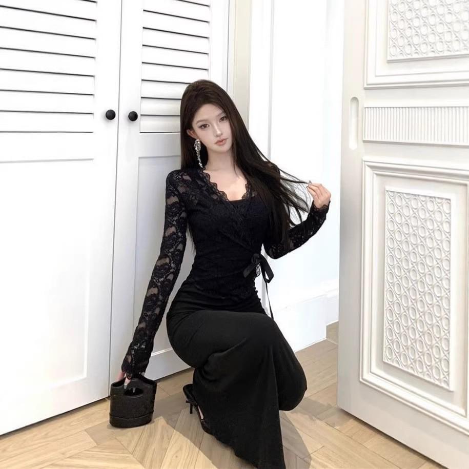 Set Top in Pizzo e Gonna a Sirena Spicy Girl: Chic Ensemble di Inizio Autunno