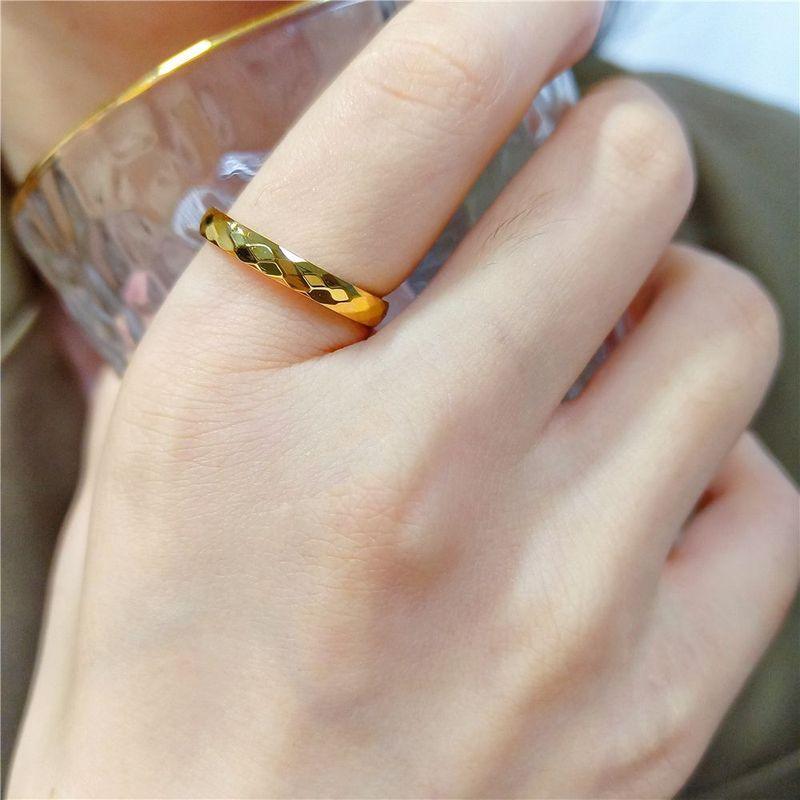 

Top-Selling Product Fashion V Wave Batch Flower Golden Ring Accessible Luxury Cold Wind Diamond Pattern Titanium Steel No Fading Female Accessories [373] 3mm rhombus 5th American Edition