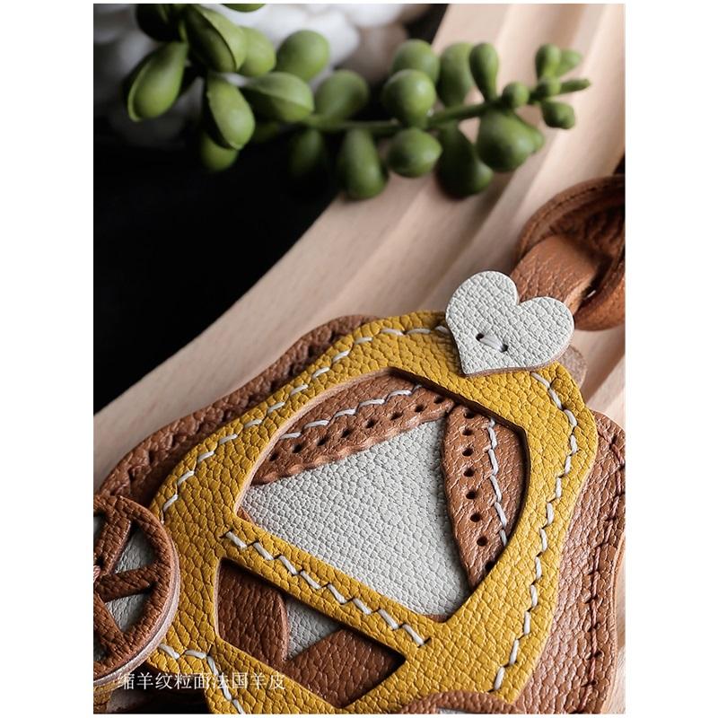 Porte-clés en cuir véritable en forme de citrouille accessoire décoratif fait main pour voiture