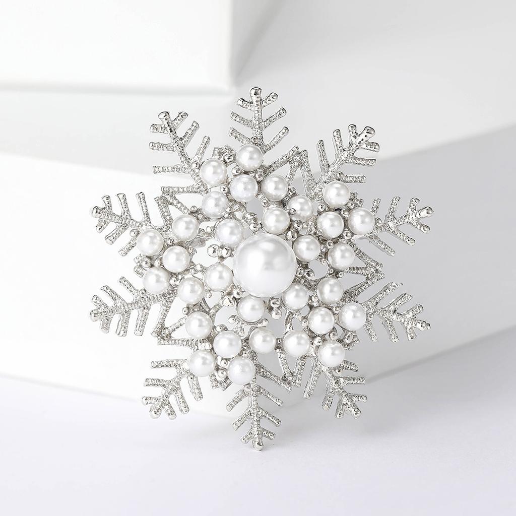 Rhinestone Snowflake Brooch for Women Unisex Pearl Flower Pins Banquet Party Backpack Gifts Jewelry Accessories