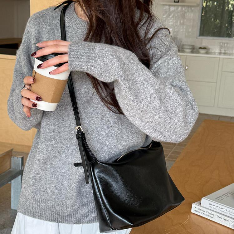 IELGY Retro Hobo Bag All-Match Casual One-Shoulder Commuter Underarm Bag