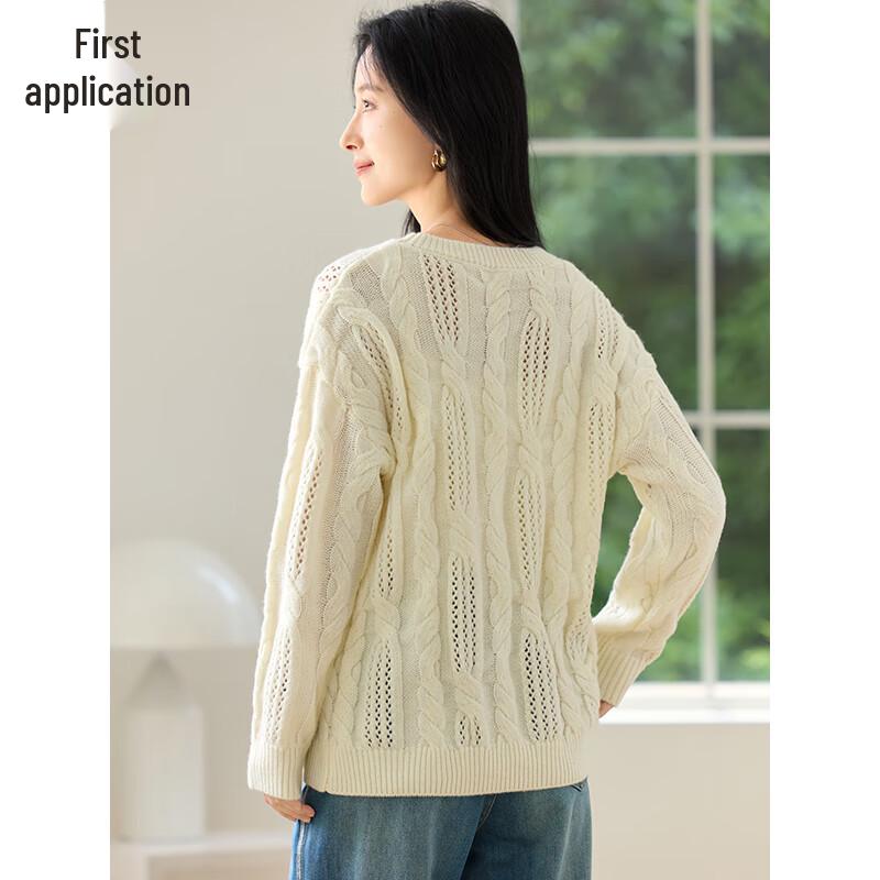 Women's Round Neck Cable Knit Wool Blend Sweater